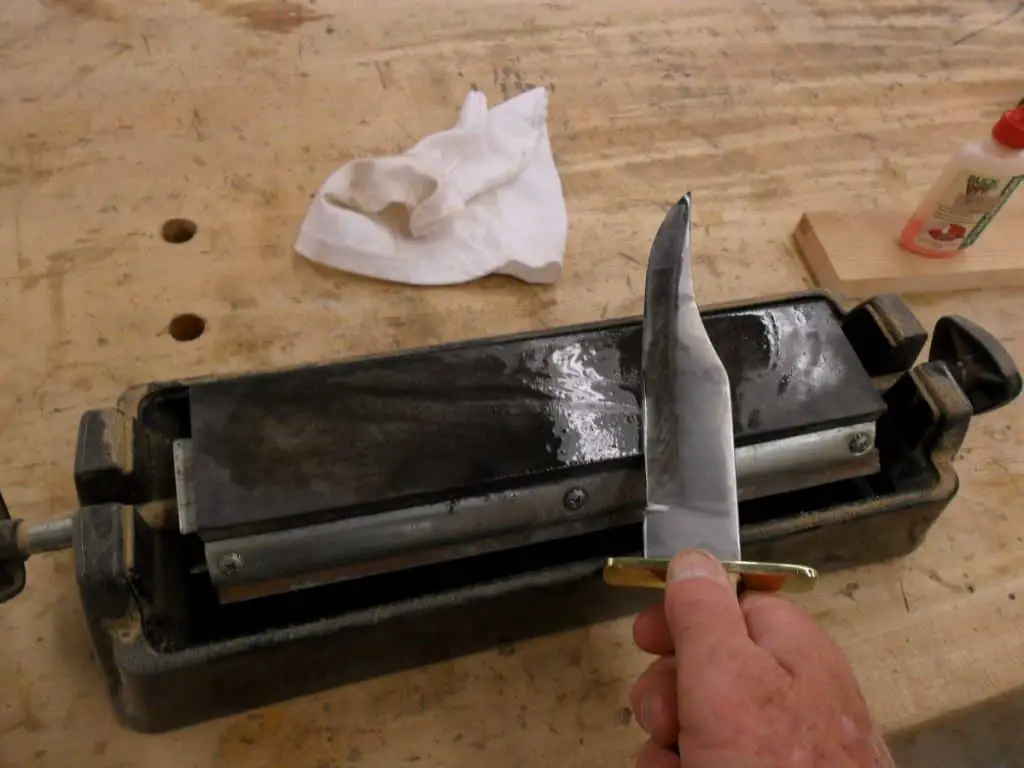 What is a Carborundum Stone? Guide) Knife Pulse