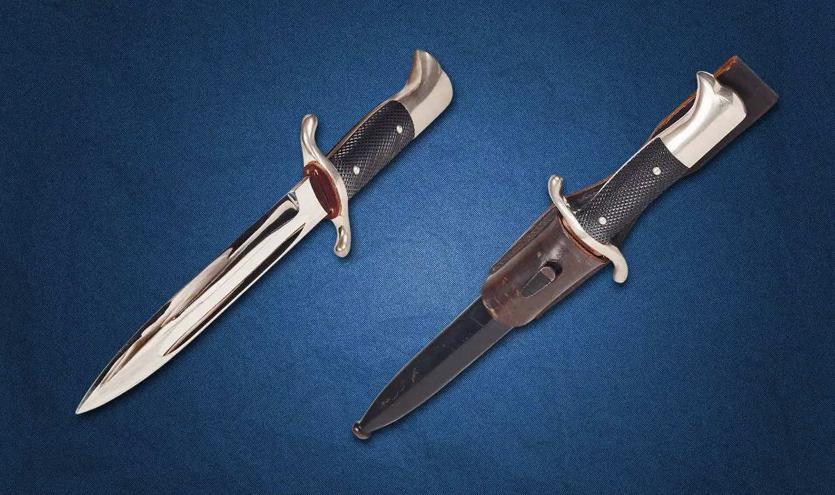 What is a Dirk Knife? Is There a Difference Between Dirks and Daggers?